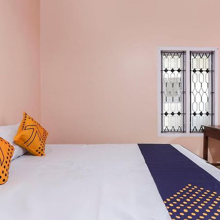 Spot On 68111 Jeena Motels Kollam Ngoại thất bức ảnh