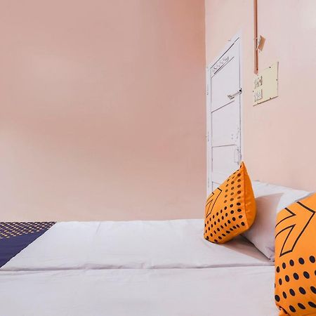 Spot On 68111 Jeena Motels Kollam Ngoại thất bức ảnh