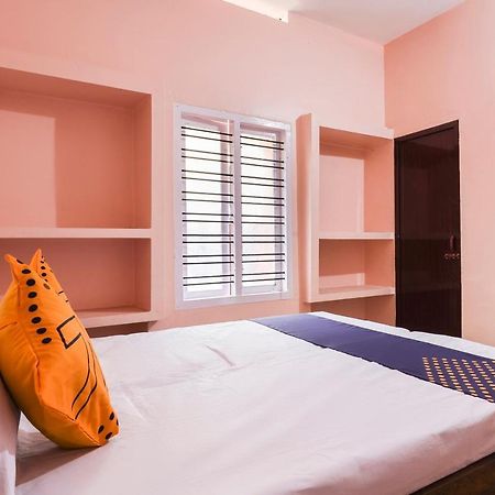 Spot On 68111 Jeena Motels Kollam Ngoại thất bức ảnh