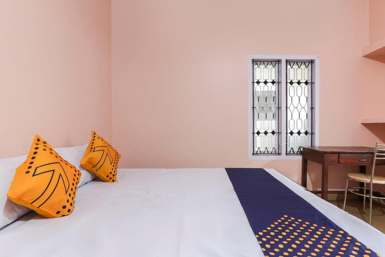 Spot On 68111 Jeena Motels Kollam Ngoại thất bức ảnh