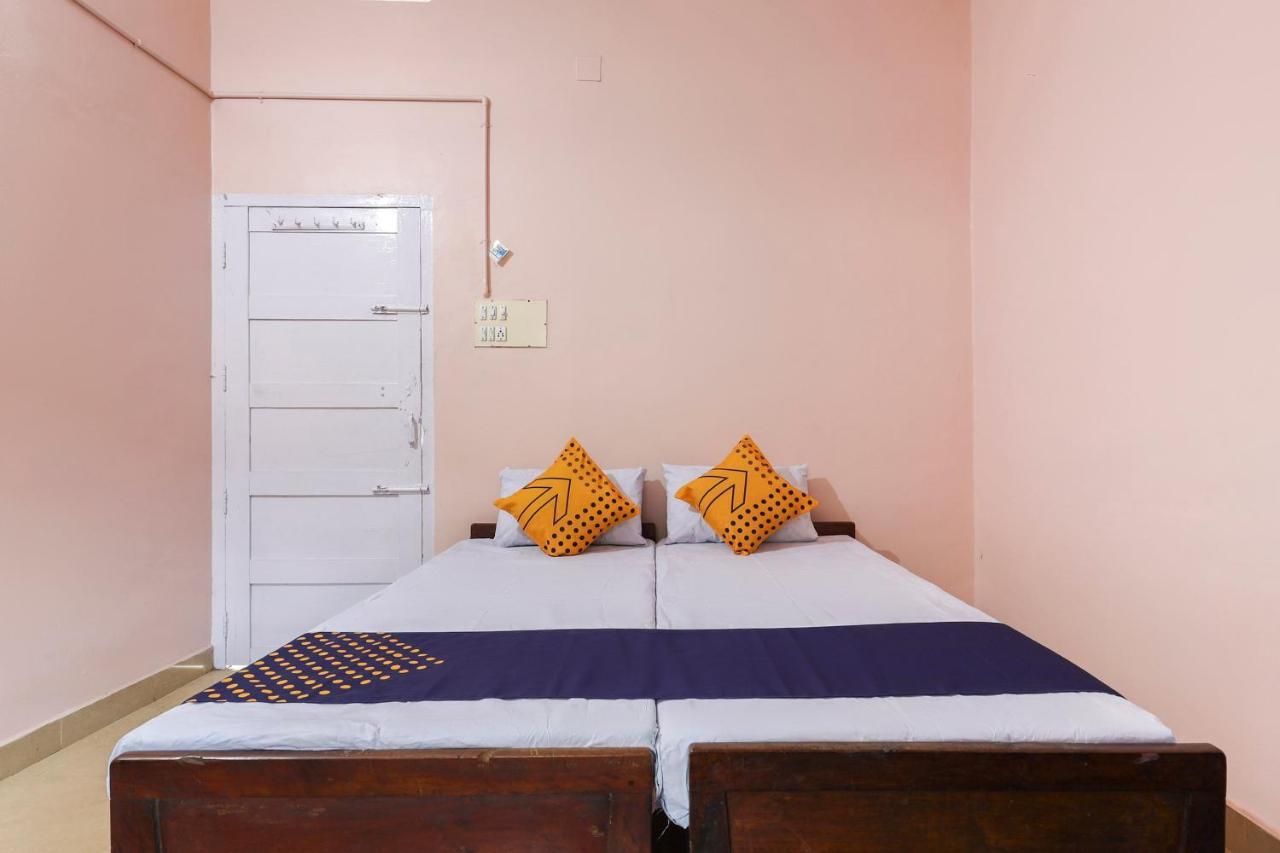 Spot On 68111 Jeena Motels Kollam Ngoại thất bức ảnh