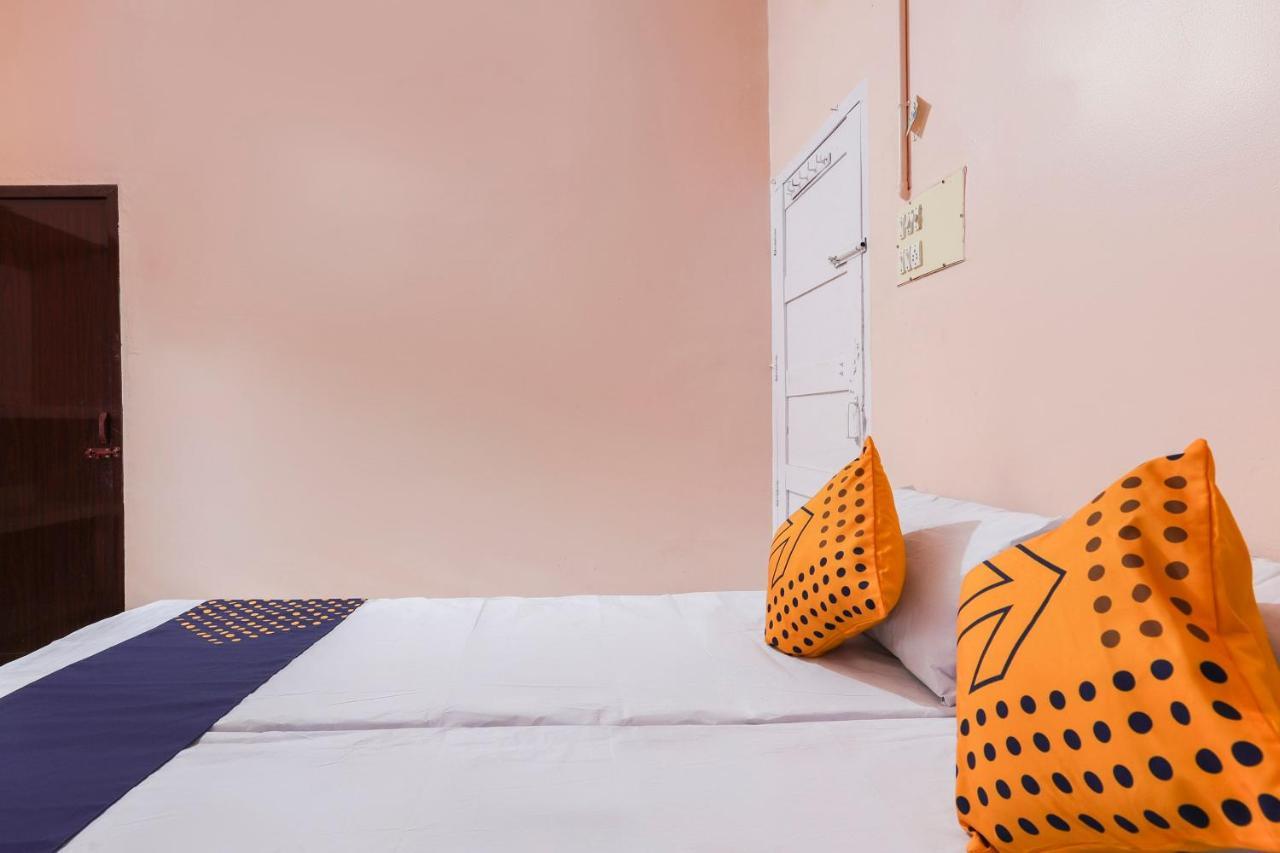 Spot On 68111 Jeena Motels Kollam Ngoại thất bức ảnh