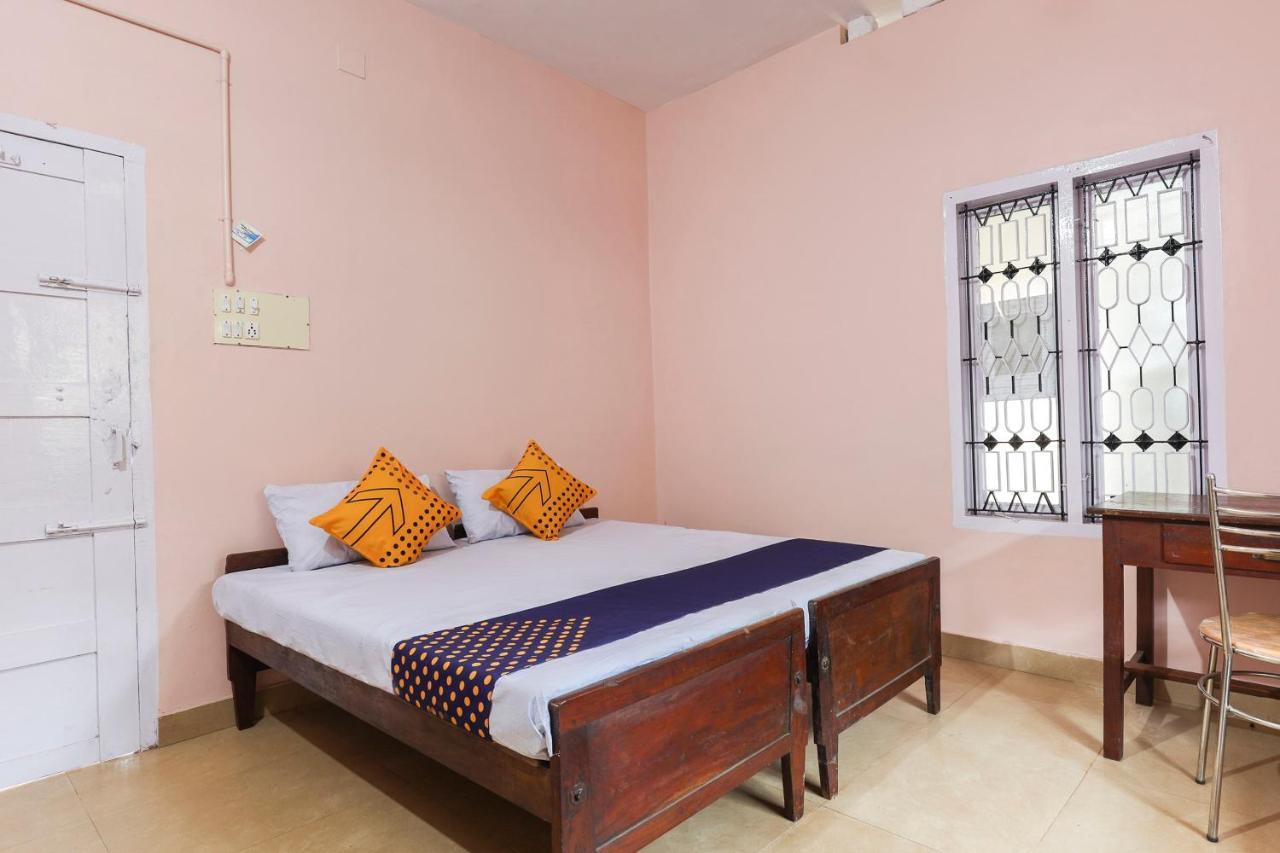 Spot On 68111 Jeena Motels Kollam Ngoại thất bức ảnh