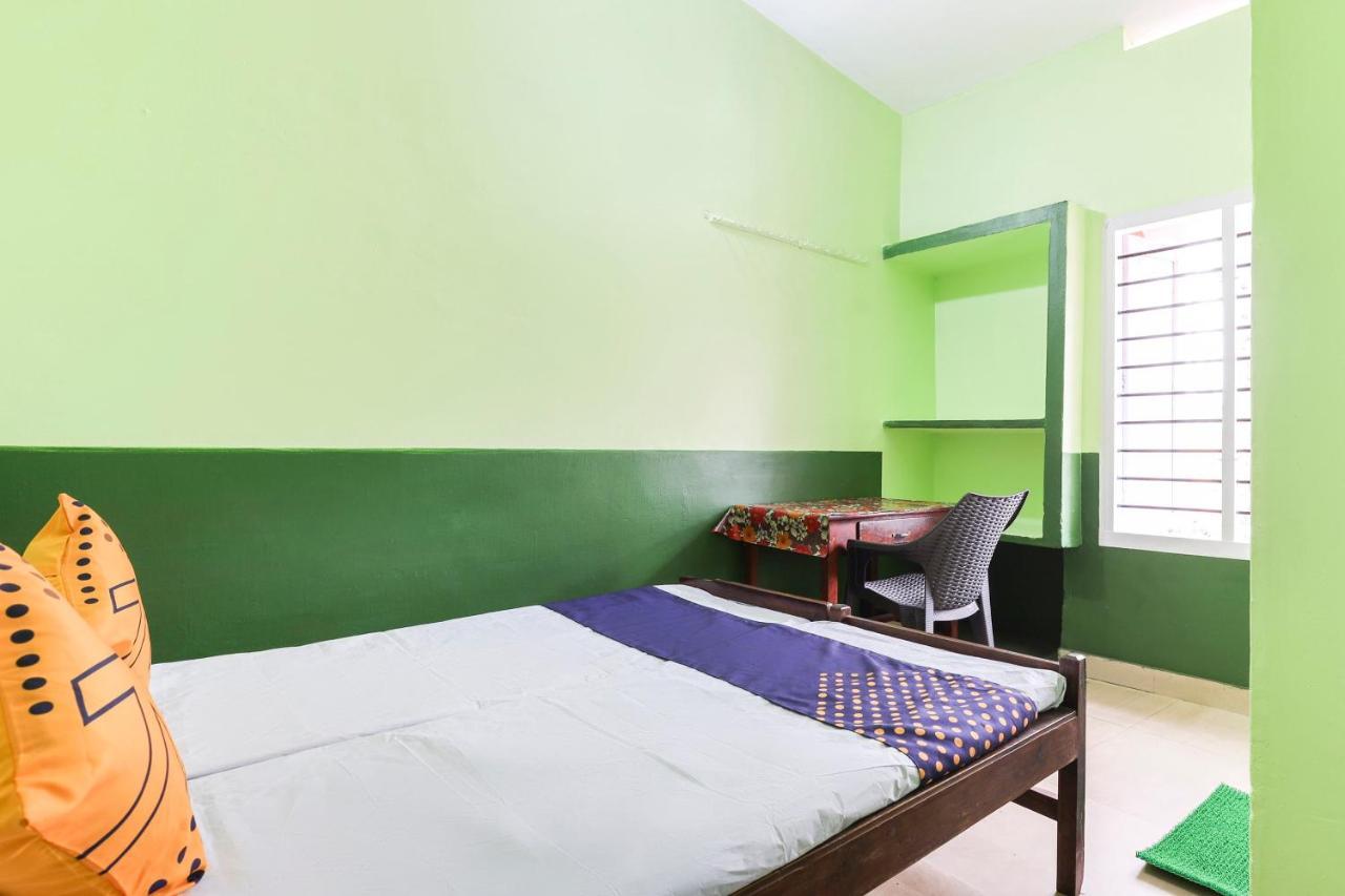 Spot On 68111 Jeena Motels Kollam Ngoại thất bức ảnh