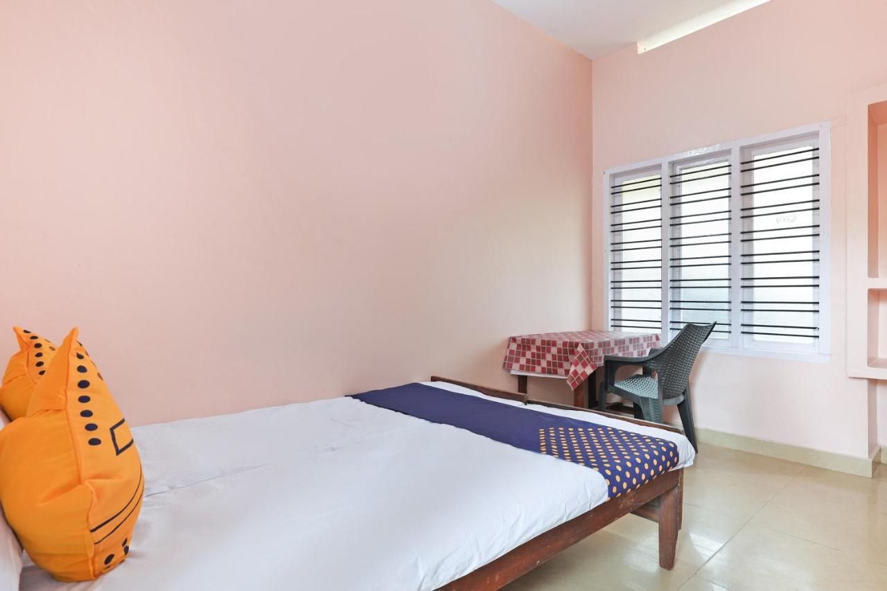 Spot On 68111 Jeena Motels Kollam Ngoại thất bức ảnh