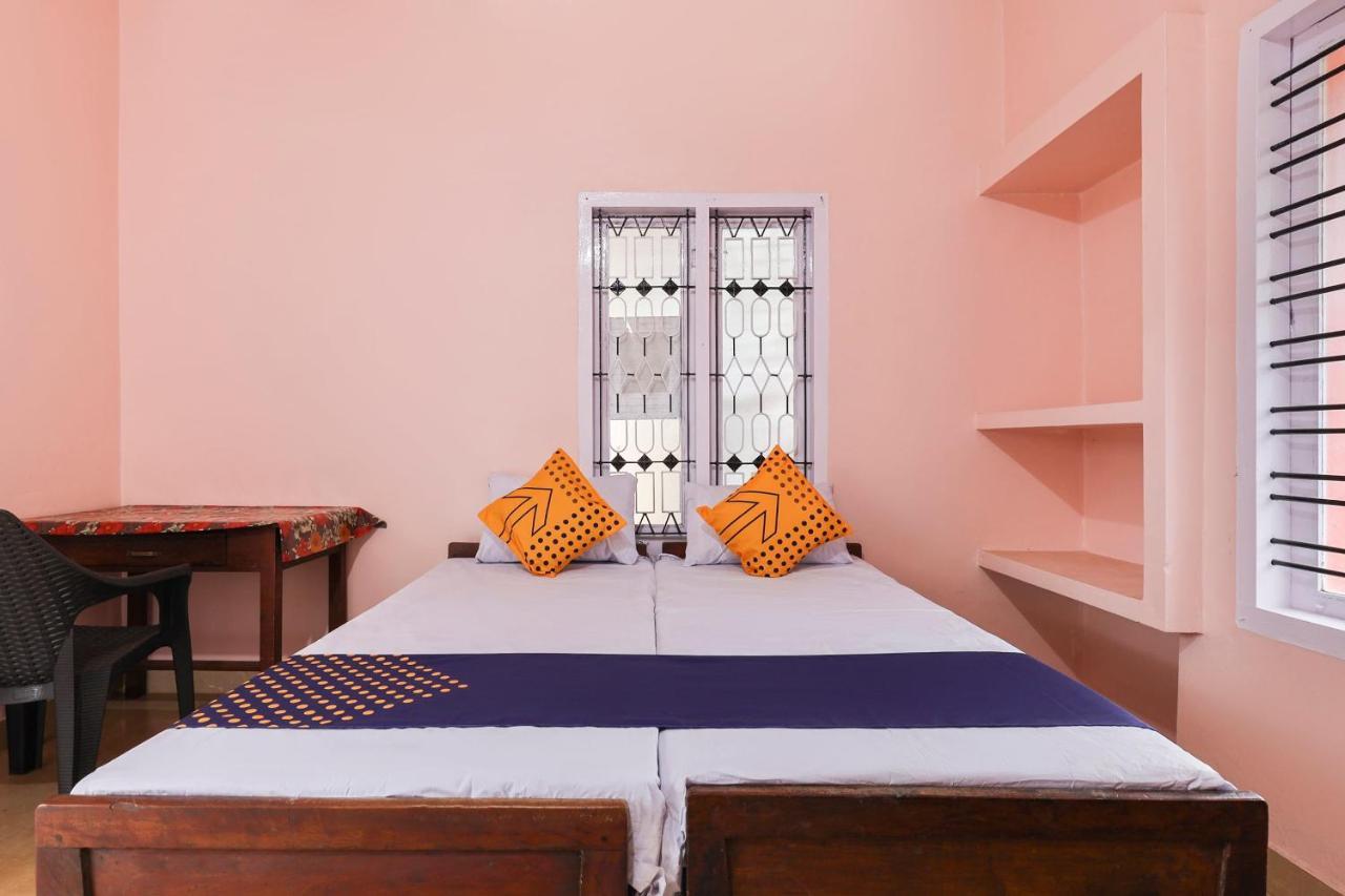 Spot On 68111 Jeena Motels Kollam Ngoại thất bức ảnh
