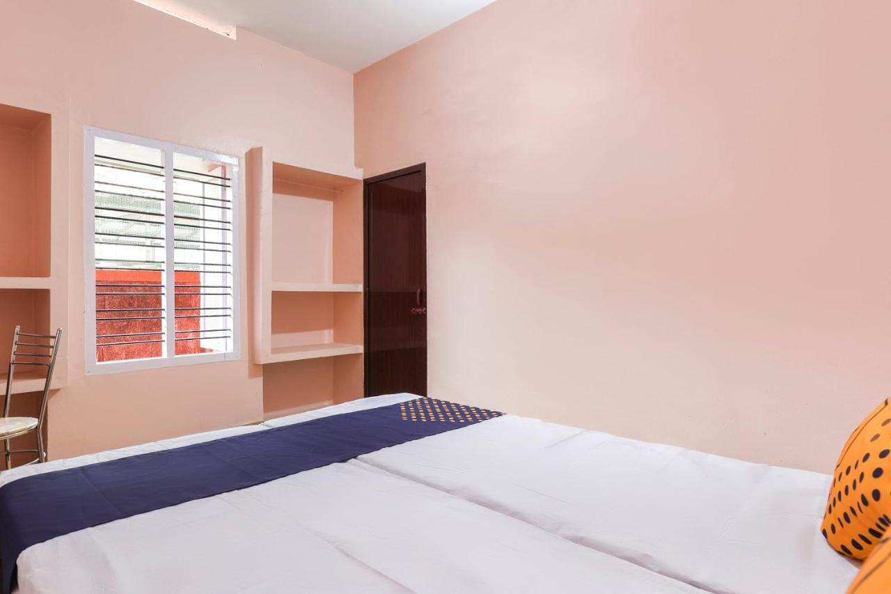 Spot On 68111 Jeena Motels Kollam Ngoại thất bức ảnh