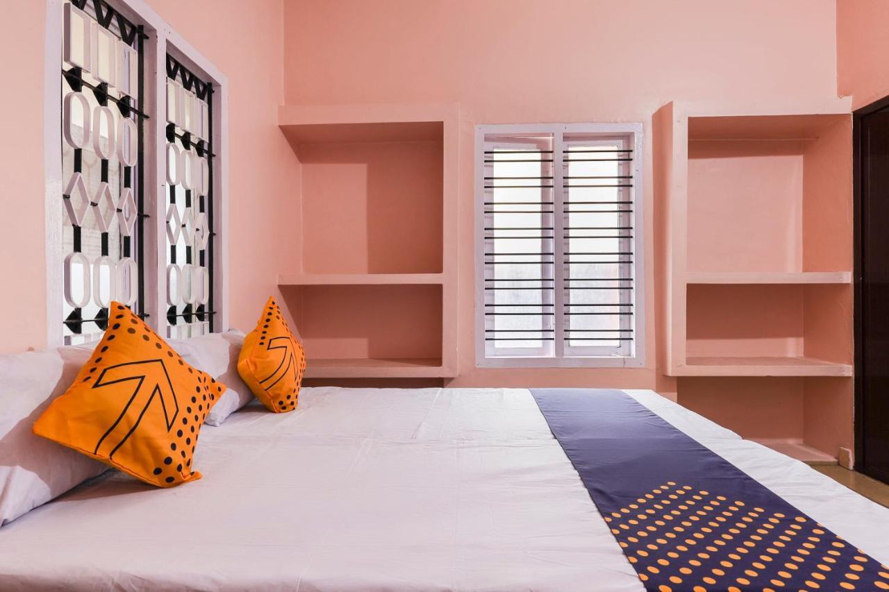 Spot On 68111 Jeena Motels Kollam Ngoại thất bức ảnh