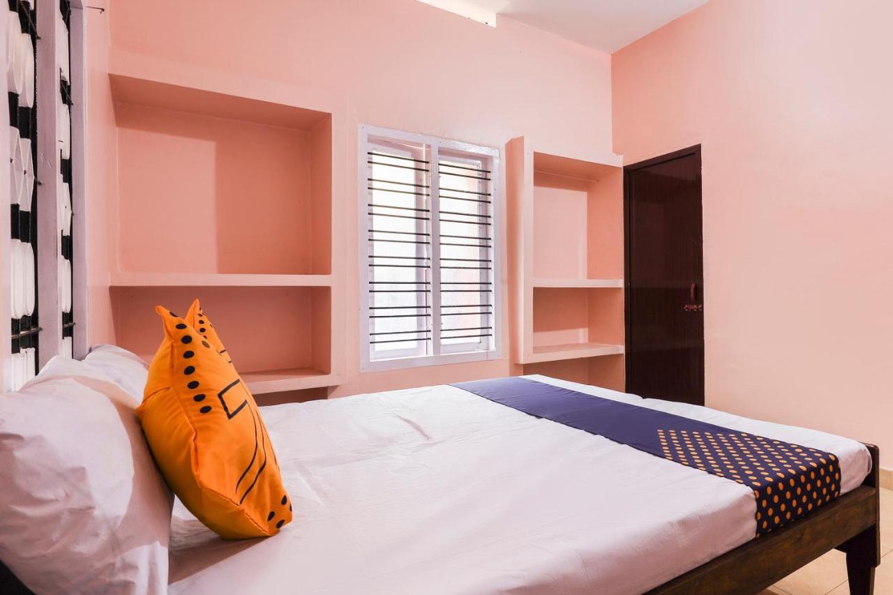 Spot On 68111 Jeena Motels Kollam Ngoại thất bức ảnh