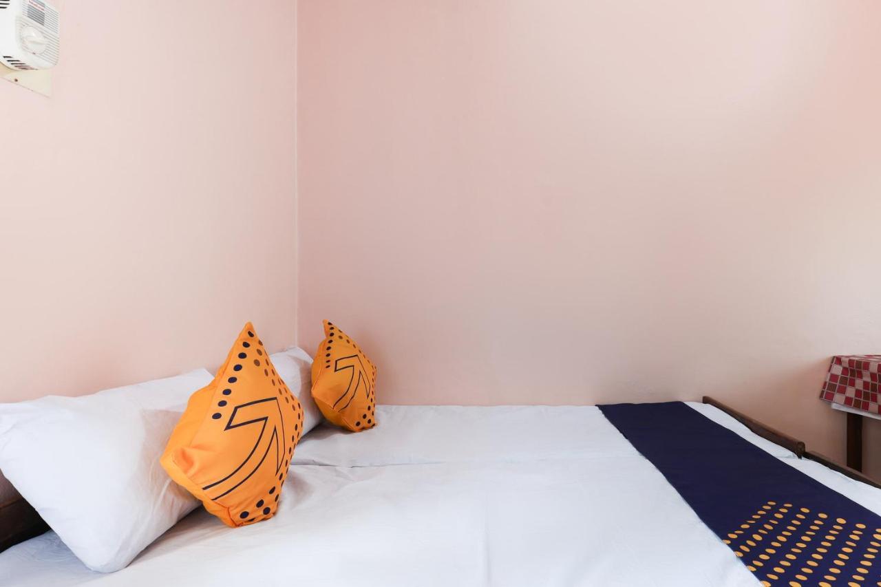 Spot On 68111 Jeena Motels Kollam Ngoại thất bức ảnh