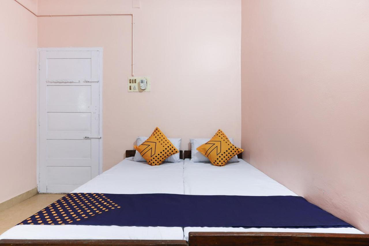 Spot On 68111 Jeena Motels Kollam Ngoại thất bức ảnh