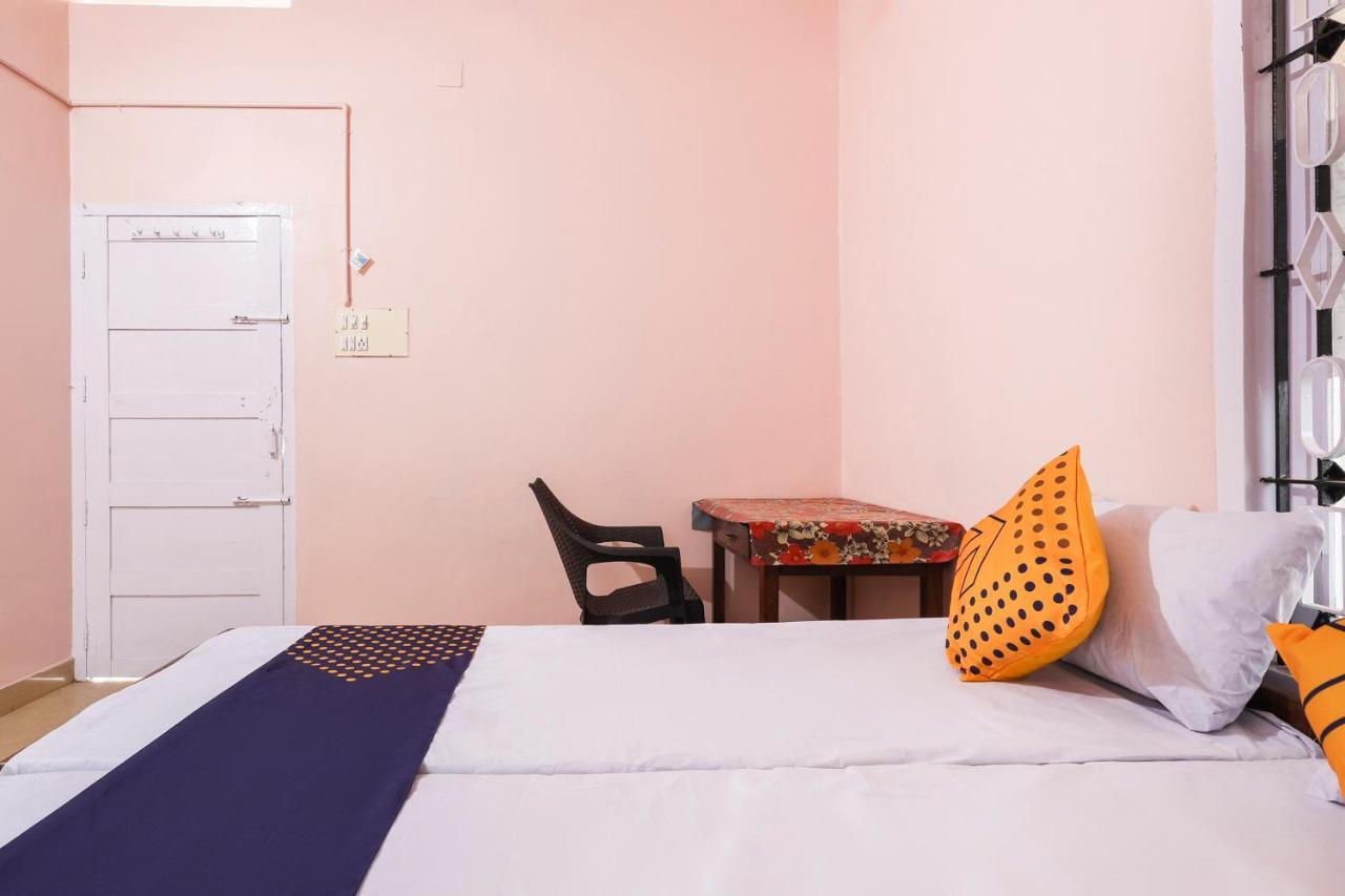 Spot On 68111 Jeena Motels Kollam Ngoại thất bức ảnh